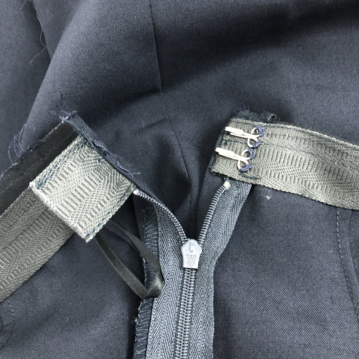 COMME des GARCONS / コムデギャルソン ウール カットオフ スリット ロングスカート