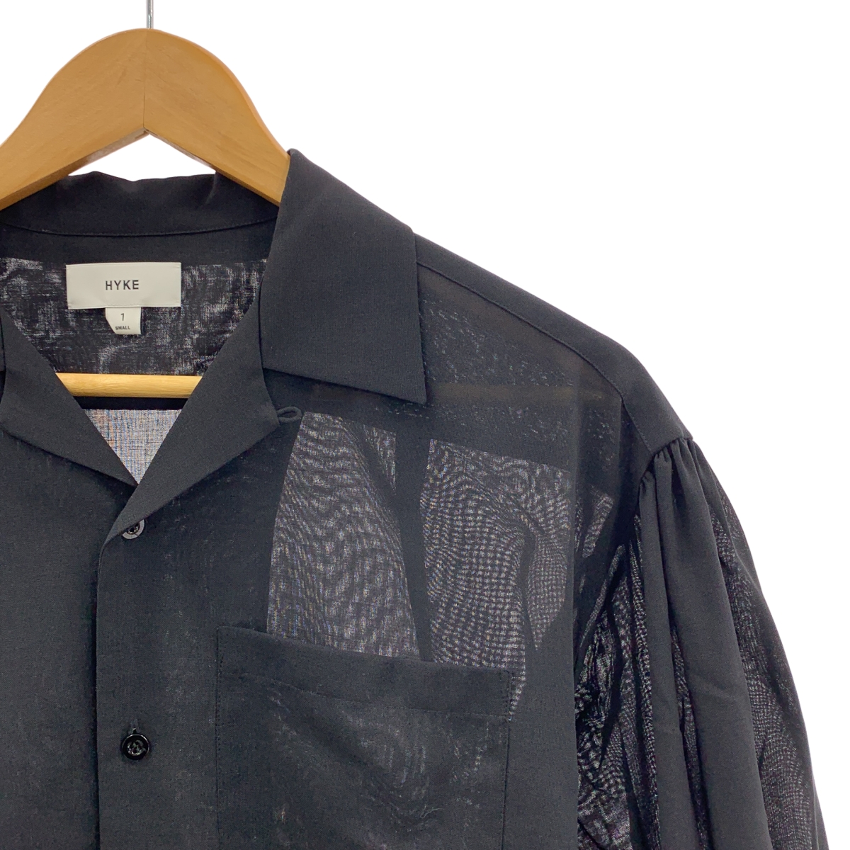 HYKE / ハイク ロゴボタン ボリュームスリーブ オープンカラー シャツ ブラウス