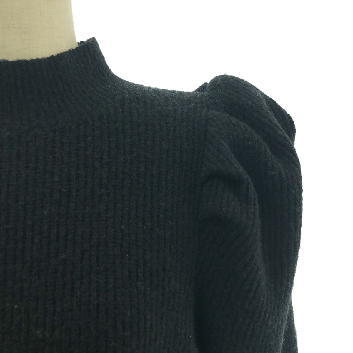 SEVEN TEN by MIHO KAWAHITO / セブンテンバイミホカワヒト ブークレパワーショルダーニット