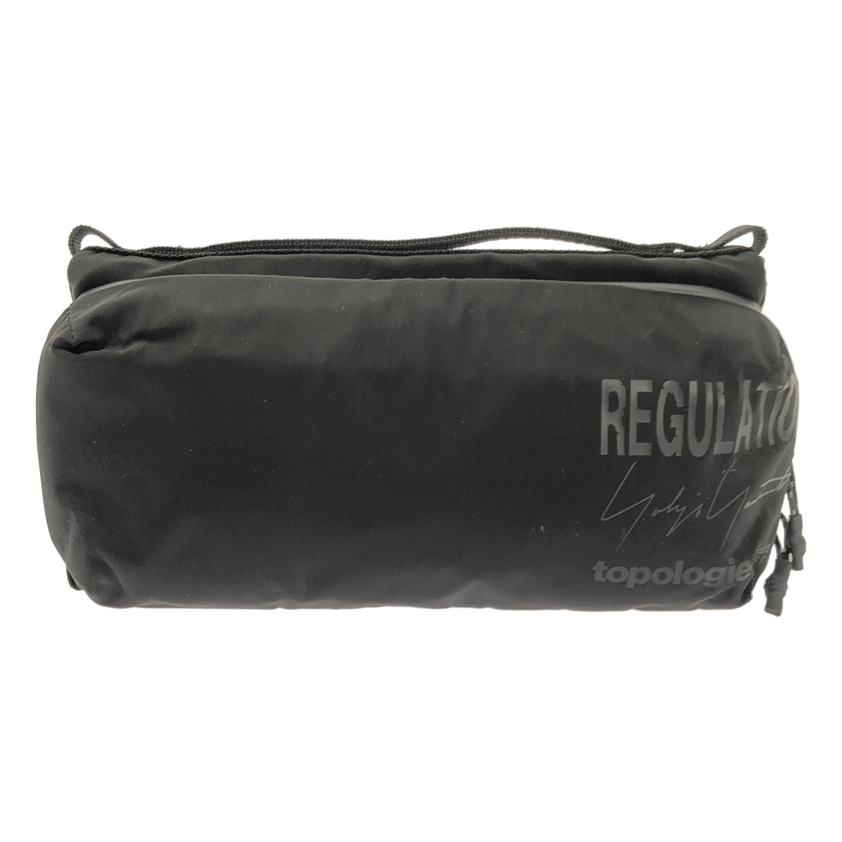 REGULATION Yohji Yamamoto / レギュレーションヨウジヤマモト × Topologie / トポロジー TECH SATEEN BOTTLE SACOCHE / ロゴ ショルダーバッグ