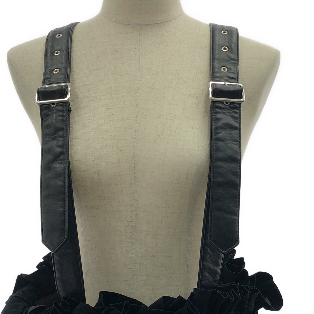 noir kei ninomiya / ノワールケイニノミヤ 異素材 切替 フェイクレザー ギャザー ボリューム 吊りスカート ワンピース