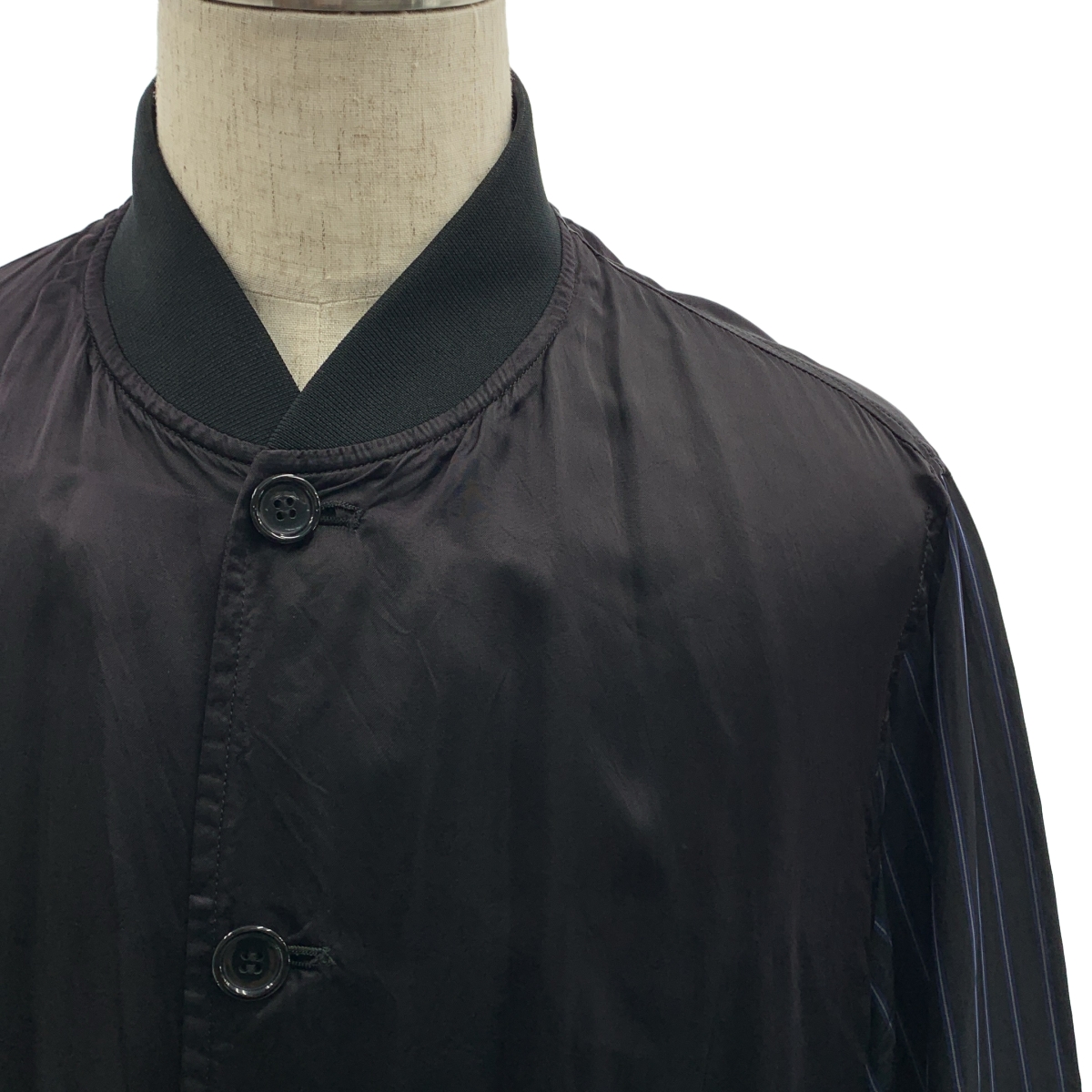 COMME des GARCONS / コムデギャルソン GOOD DESIGN SHOP / サテン ストライプ切替 バックプリント スタッフコート