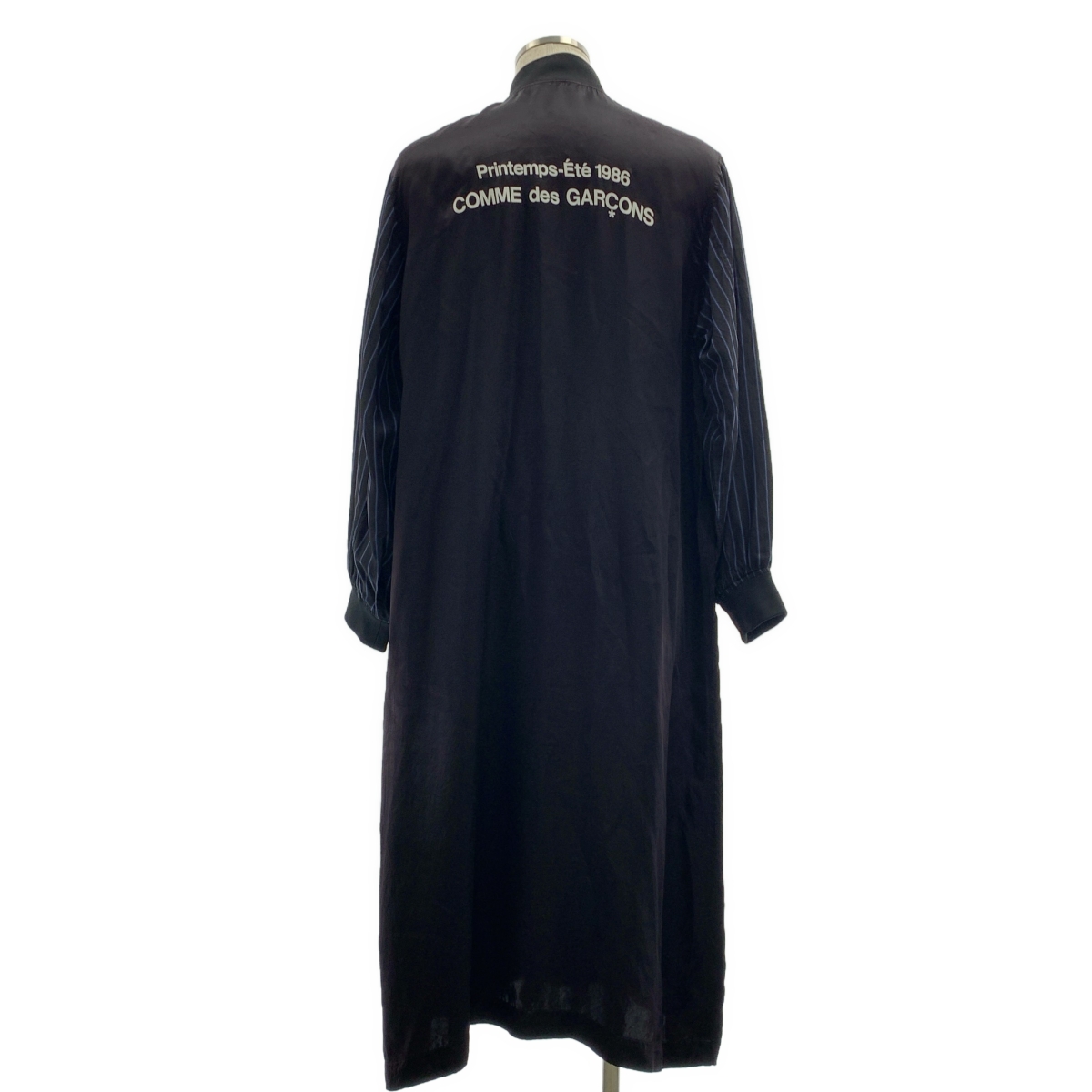 COMME des GARCONS / コムデギャルソン GOOD DESIGN SHOP / サテン ストライプ切替 バックプリント スタッフコート