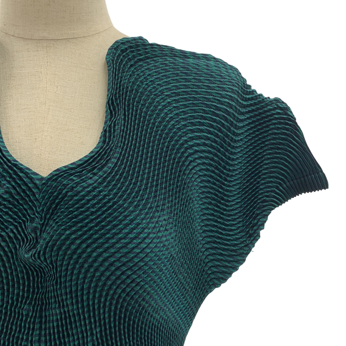 ISSEY MIYAKE / イッセイミヤケ ウェーブプリーツ プルオーバー ワンピース