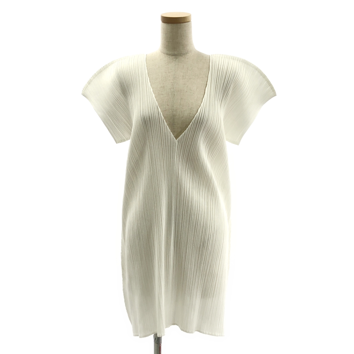 PLEATS PLEASE ISSEY MIYAKE