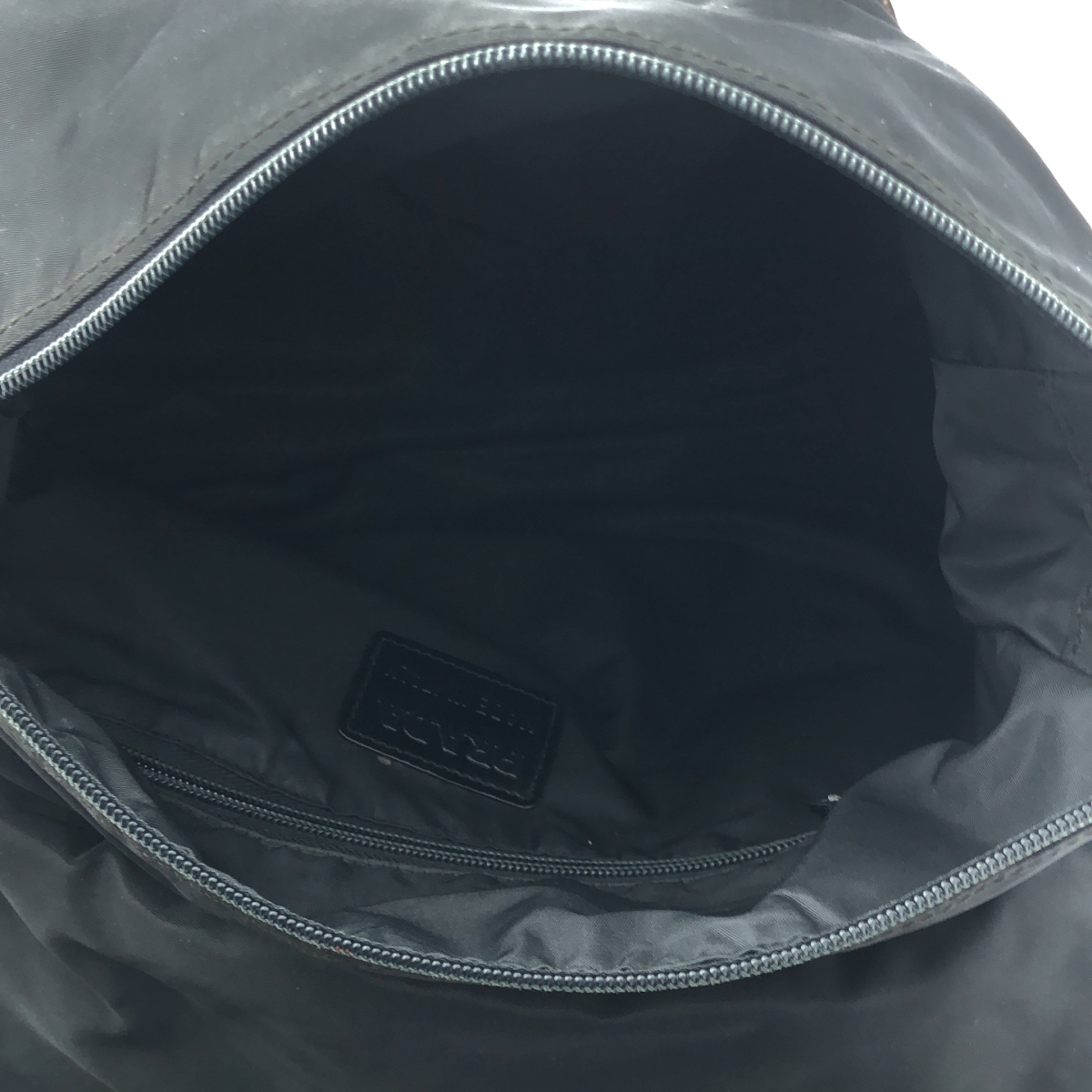 PRADA / プラダ ナイロン クロコ 型押し 切替 プレートロゴ ロングハンドル トートバッグ