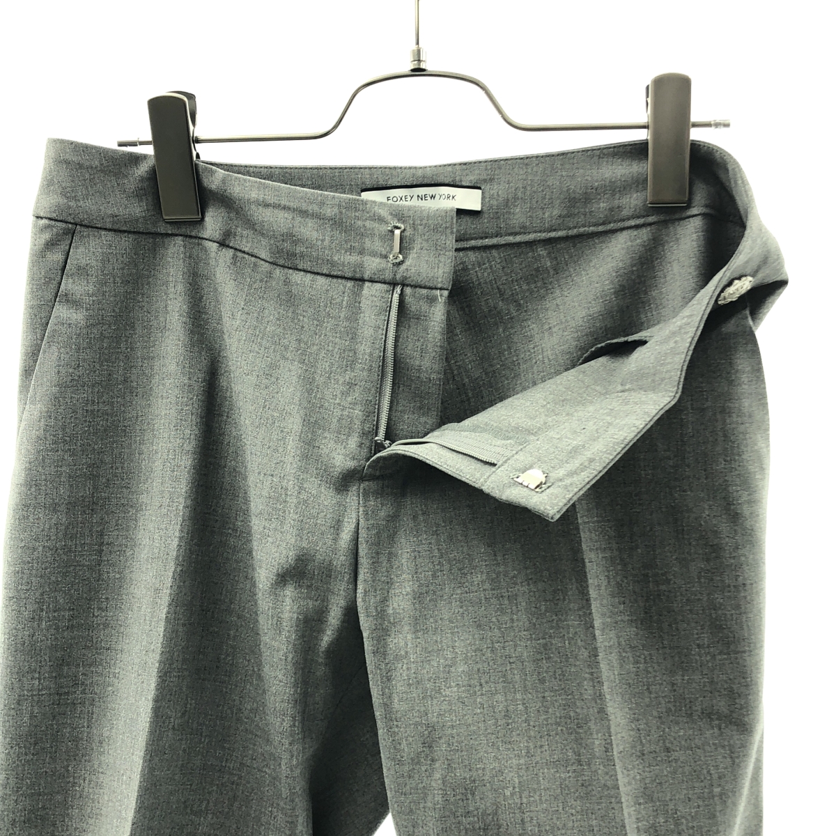 FOXEY NEW YORK / フォクシーニューヨーク プレートロゴ スラックス パンツ